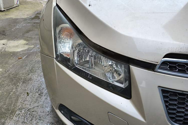 Used Chevrolet Cruze 2012 1.6L SE MT Right Front Headlight