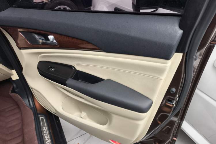 Used CHANGAN CS95 2017 2.0T Two-Wheel Drive Zhiyuan Edition