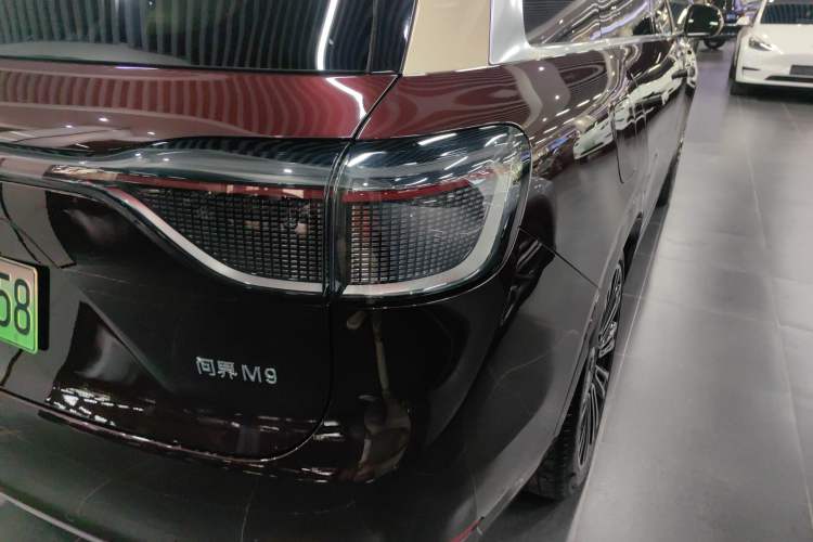 Used Hima AITO M9 2025 Extended-Range Ultra Version 52 kWh 6-Seater Exterior 3