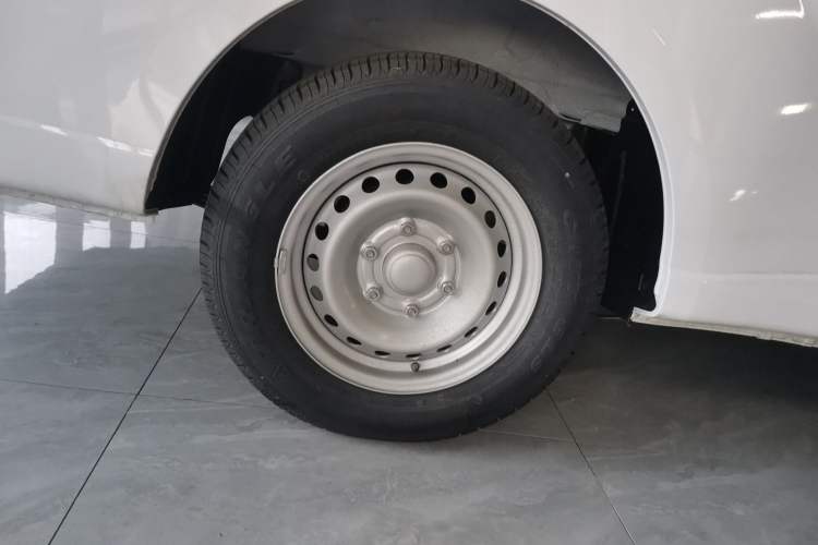 Used Wuling Yangguang 2025 Model 310KM Bus Edition—Customized by CATL