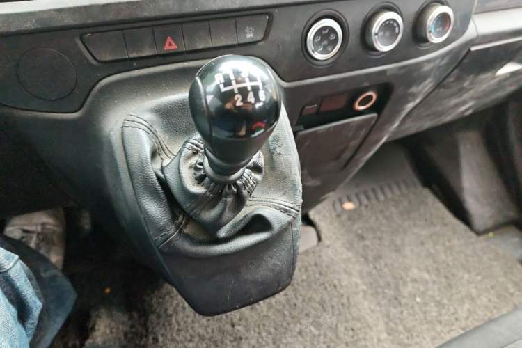 Used JMC Fushun 2023 2.0T Manual Short-Wheelbase Mid-Height Commercial Multi-Purpose 5-Seater Passenger Vehicle
