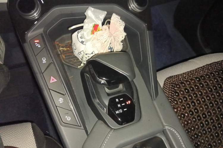 Used Lynk & Co 06 2021 1.5T Shero Pink Special Edition Gear Lever