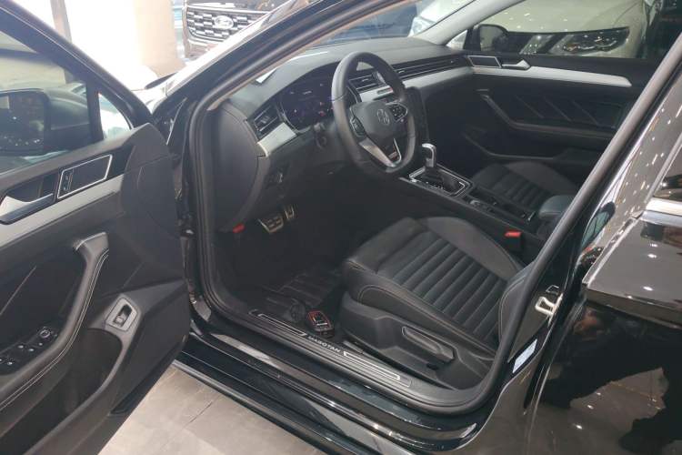 Used Volkswagen Magotan 2023 2 Million Units Limited-Edition 280TSI DSG Comfort Version Driver Seat