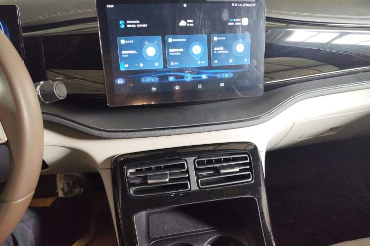 Used BYD Qin PLUS 2024 HONOR Edition DM-i 55KM Leading Model Audio And AC Panel