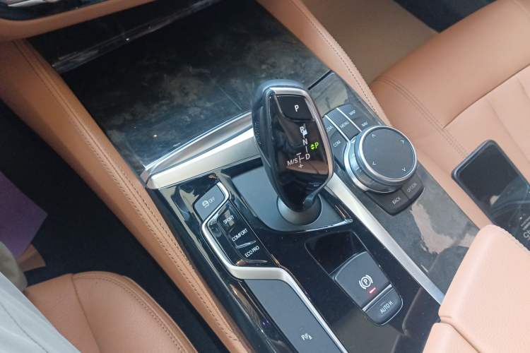 Used BMW 5 Series 2018 Restyled 530Li Leading Edition M Sport Package
