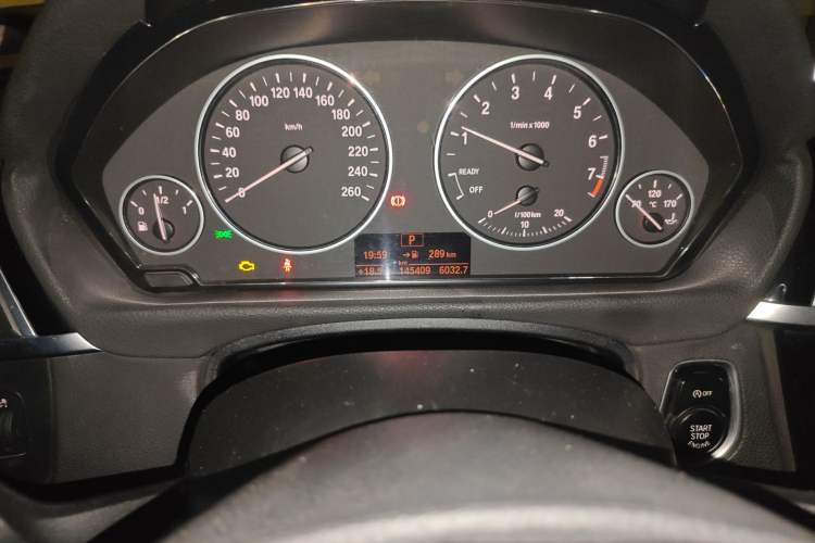 Used BMW 3 Series 2017 320Li Fashion Model Odometer Close Up