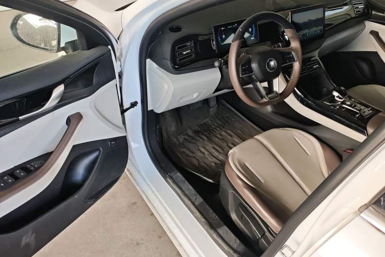 Used BYD Qin PLUS 2024 HONOR Edition DM-i 55KM Leading Model
