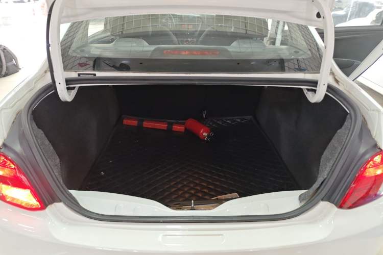 Used Peugeot 301 2014 1.6L Manual Luxury Edition
