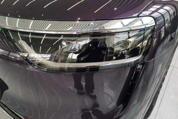 Used Hima AITO M8 2025 Model Pure Electric Max+ Five-Seat Long-Range Version Left Front Headlight