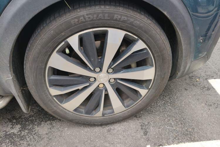 Used Peugeot 5008 2017 380THP 7-Seater Luxury Edition Right Front Wheel Hub