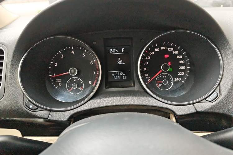 Used Volkswagen Golf 2010 1.6 Automatic Comfort Edition Instrument Cluster