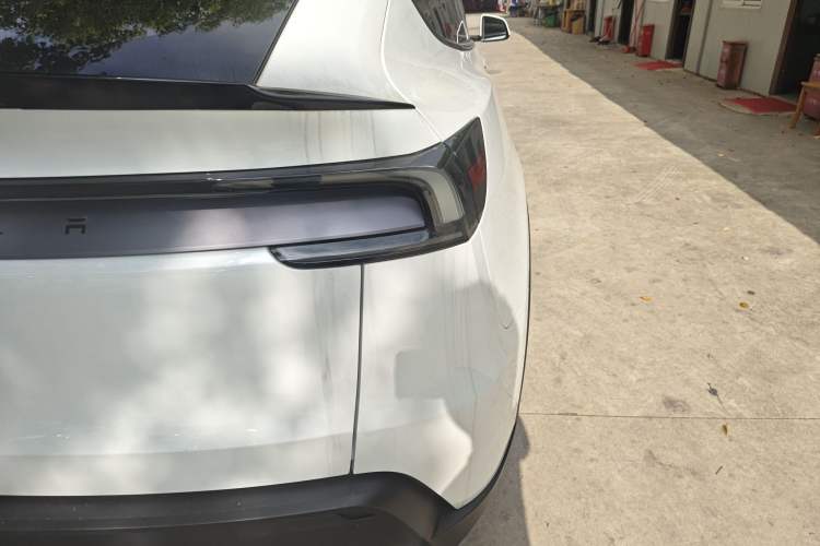 Used Tesla Model Y L 2025 Model Long-Range All-Wheel-Drive Version
