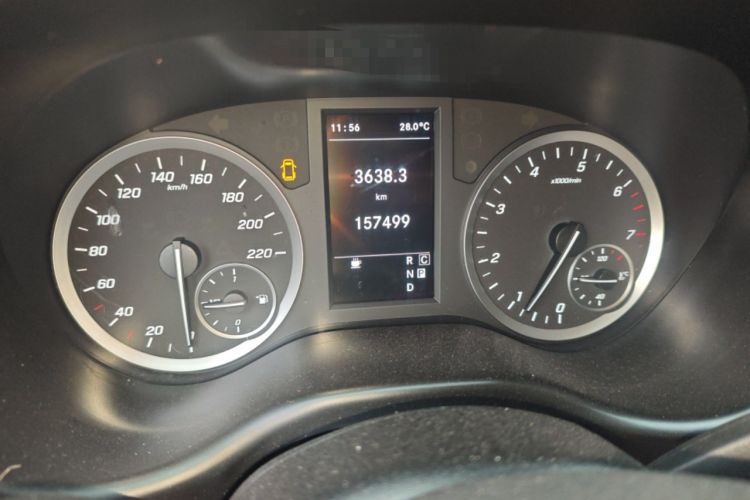 Used Mercedes-Benz Vito 2021 2.0T Elite Version 7 Seats Odometer Close Up