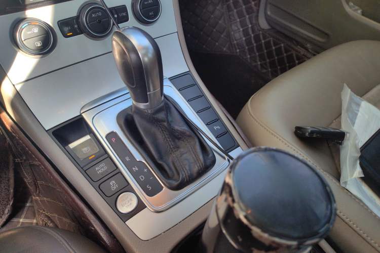 Used Volkswagen Magotan 2015 Facelift 1.8TSI Luxury Model Gear Lever