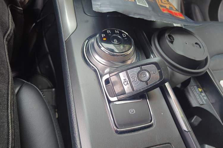 Used Ford Mondeo 2017 EcoBoost 180 Ultimate Model Gear Lever