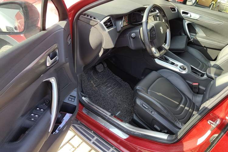 Used DS 6 2014 1.6T Luxury Edition THP160
