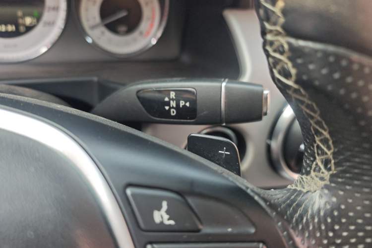 Used Mercedes-Benz GLK-Class 2013 GLK 300 4MATIC Dynamic Sunroof Model
