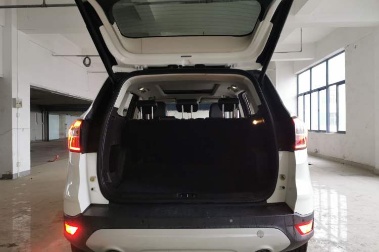 Used Ford Kuga 2018 EcoBoost 180 Two-Wheel-Drive Luxury Wing Edition
