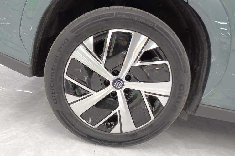 Used BYD Tang L 2025 DM 200KM Four-Wheel Drive LiDAR Flagship Model Right Rear Wheel Hub