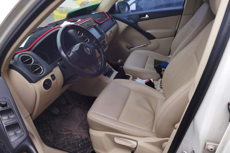 Used Volkswagen Tiguan 2010 1.8 TSI Manual Two-Wheel Drive Urban Edition Left Front Seat