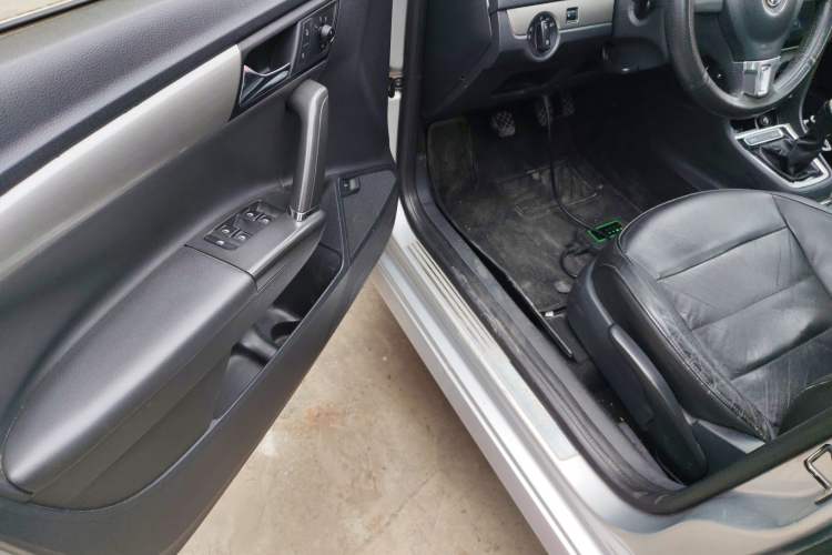 Used Volkswagen Lavida 2013 Restyled Classic 1.6L Manual Comfort Edition Driver Seat