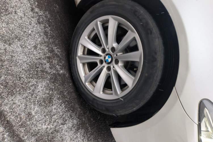 Used BMW 5 Series 2017 520Li Elegant Edition Right Front Wheel Hub