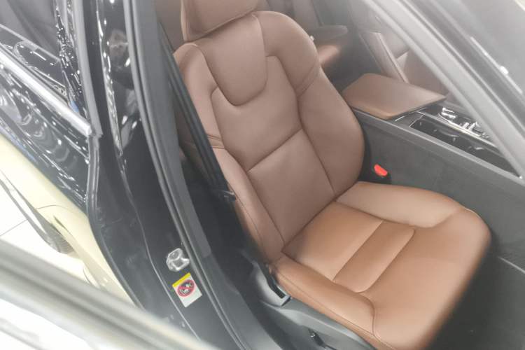 Used Volvo XC60 2019 T5 4x4 Smart Edition China VI Standard