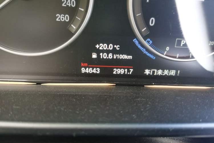 Used BMW X5 2017 xDrive28i Odometer Close Up