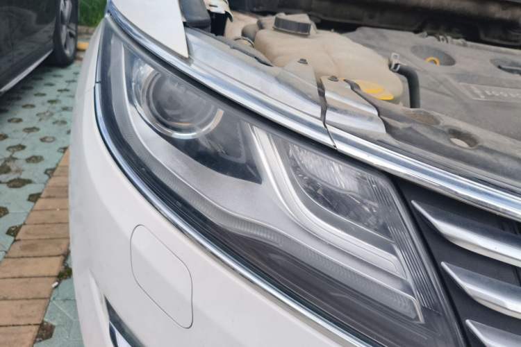 Used Lincoln MKC 2014 2.0T Four-Wheel Drive Luxury Edition Right Front Headlight