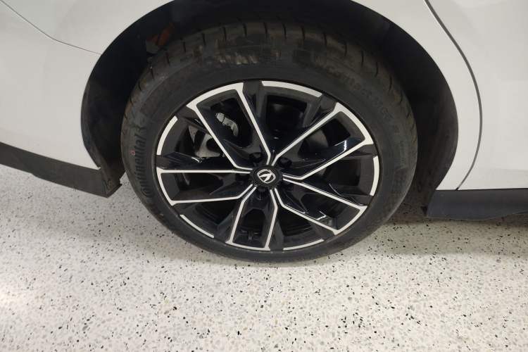 Used Changan UNI-V iDD 2024 Blue Whale Smart Electric iDD 136km ZhiKu Model
