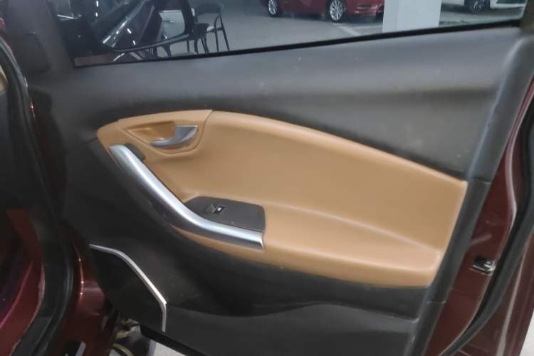 Used Soueast DX7 2015 1.5T Automatic Luxury Model