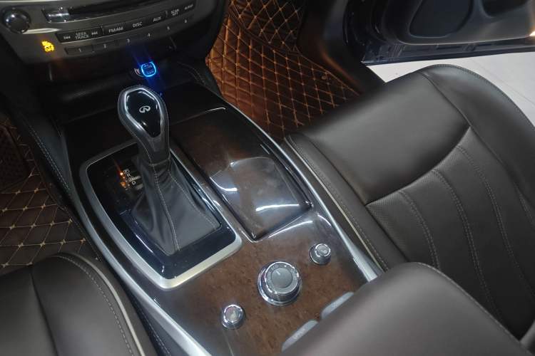 Used Infiniti QX60 2018 2.5 S/C Hybrid Two-Wheel-Drive Excellence Edition China VI Standard