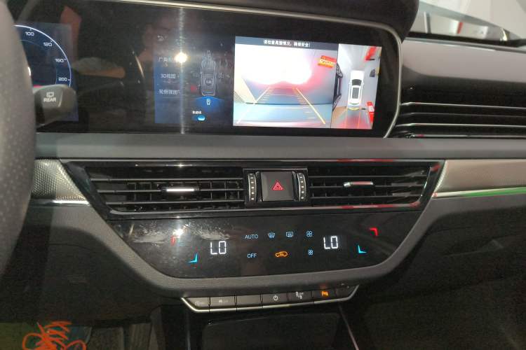 Used Hongqi HS5 2022 Revised Version 2.0T Smart Connect Flagship Edition
