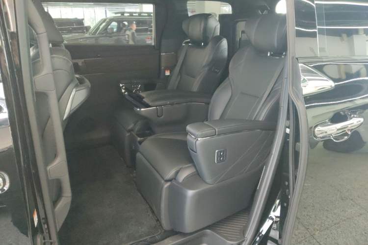 Used Toyota Alphard 2024 Dual-Engine 2.5L Deluxe Edition
