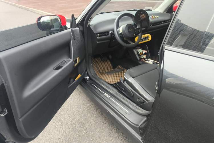 Used MINI Electric COOPER 2025 456km COOPER E Classic Style
