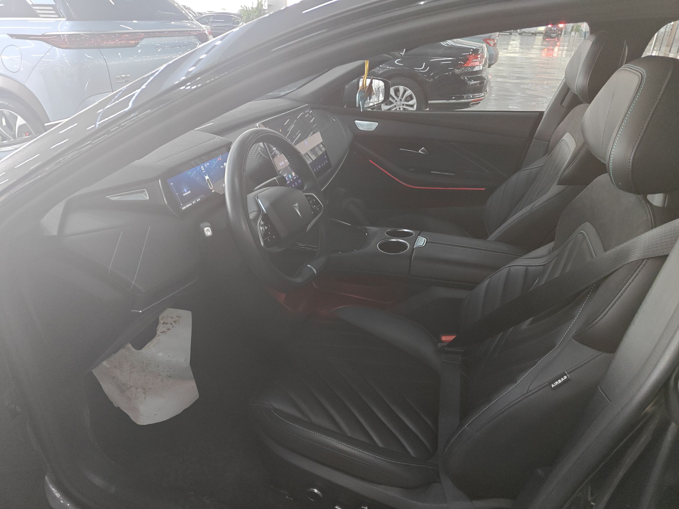 Переднее сиденье в автомобиле