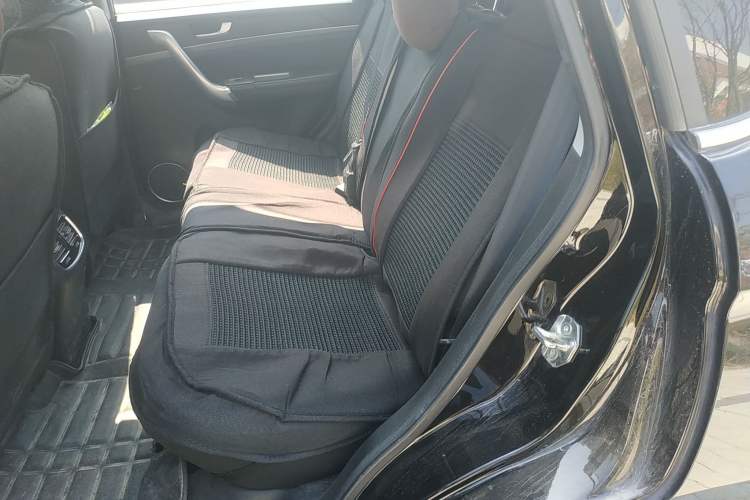 Used Haval M6 2019 1.5T Manual Two-Wheel Drive Urban Version China VI Standard Left Rear Seat