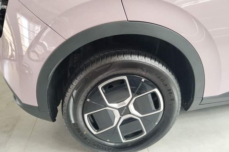 Used AION UT 2025 330 Starlight Edition Exterior 5