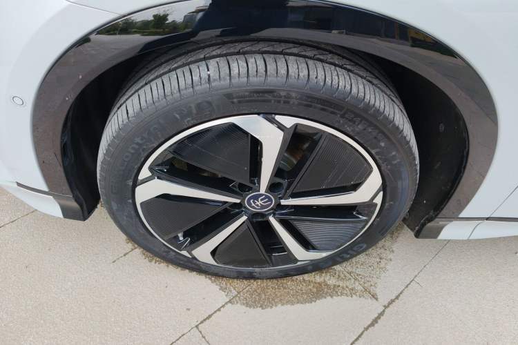 Used BYD Song L EV 2025 Intelligent Driving Version 662 km LiDAR Excellence Edition Left Front Wheel Hub