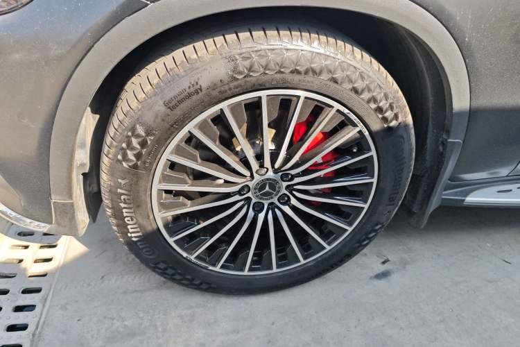 Used Mercedes-Benz GLC 2018 Facelift GLC 260 4MATIC Luxury Edition Exterior 4