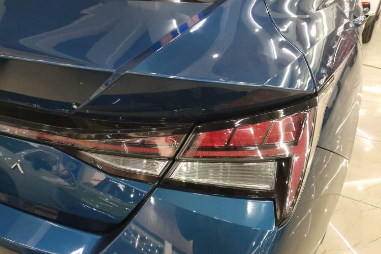 Used Hyundai Elantra 2021 1.5L CVT LUX Prestige Edition
