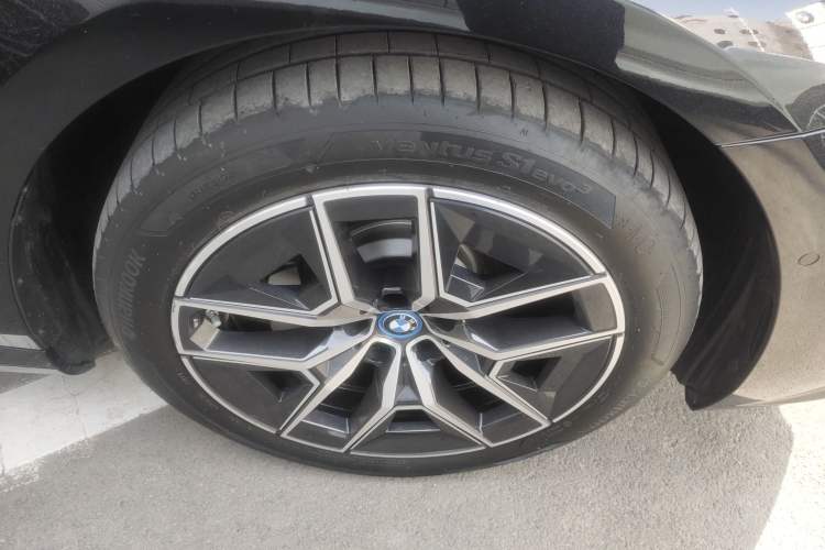 Used BMW i5 2025 eDrive 40L M Sport Package Exterior 4