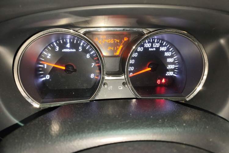 Used Nissan Livina 2013 1.6XE Manual Comfort Edition Odometer Close Up