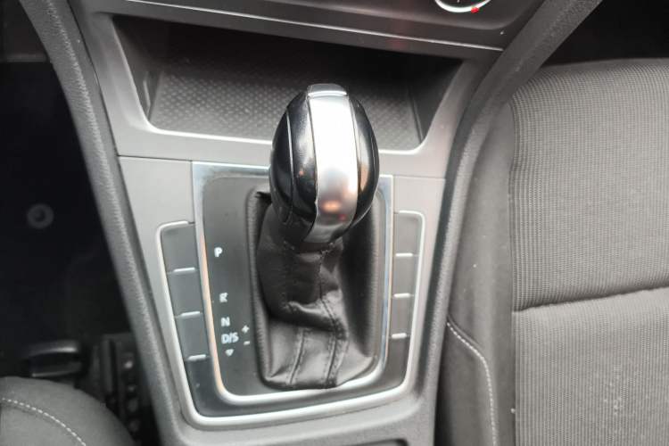 Used Volkswagen Golf 2016 1.6L Automatic Fashion Model
