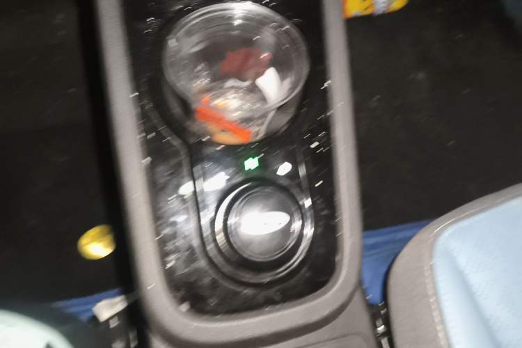 Used Chery Little Ant 2022 Sweet Pink Edition Half-Sugar Version Lithium Iron Phosphate 29.2 kWh 30 kW 301 km