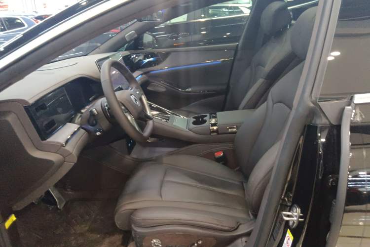 Used Denza Z9 2024 1100 km All-Wheel-Drive Ultra Version