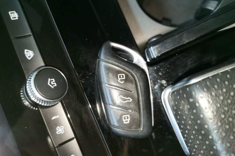 Used Roewe RX5 MAX 2021 Supreme Series 300TGI Automatic Luxury Cabin Edition
