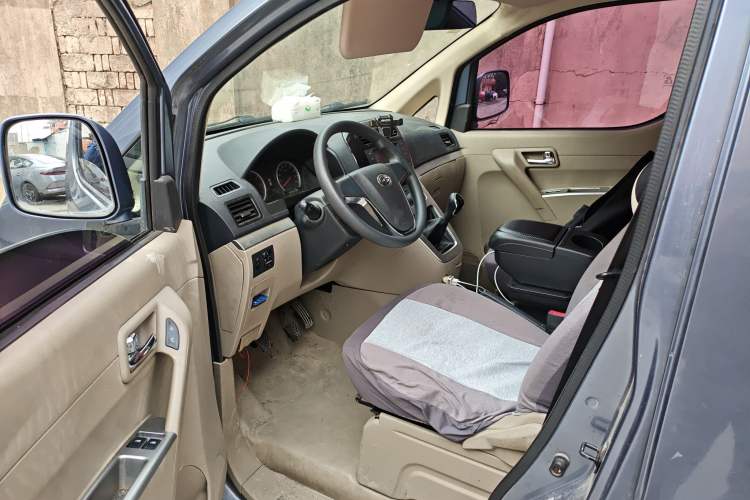 Used GAC Gonow Starry 2013 1.5L Seven-Seater Luxury Model
