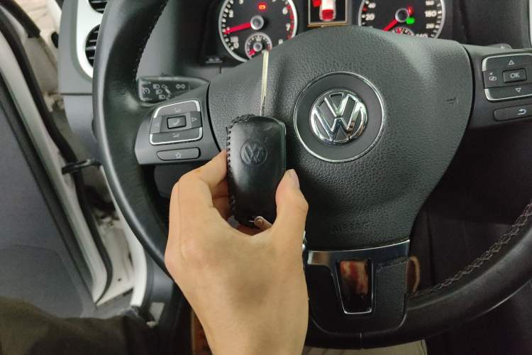 Used Volkswagen Tiguan 2015 1.8TSI Automatic All-Wheel-Drive Luxury Model Vehicle Key