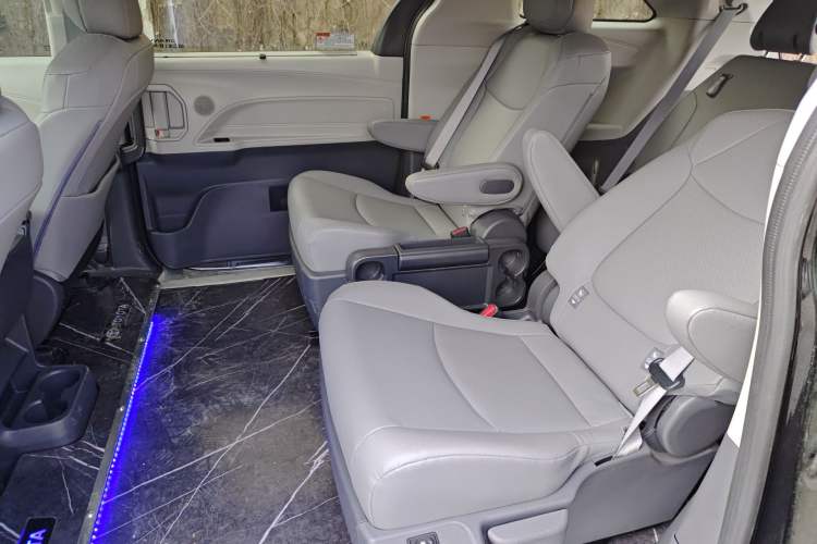 Used Toyota Granvia 2023 2.5L Hybrid Comfort Edition Left Rear Seat